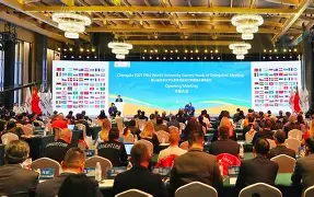 平博-尤文图斯202324赛季的男足衫袖合作伙伴