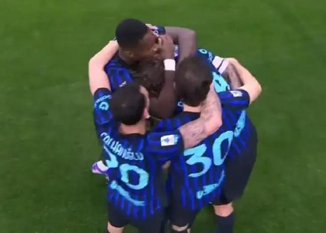 经过激烈的角逐,比赛的名次已产生了